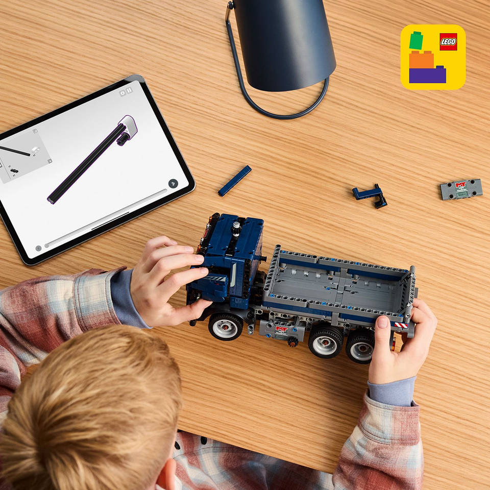 LEGO Technic vrachtwagen met kiepfunctie 42203