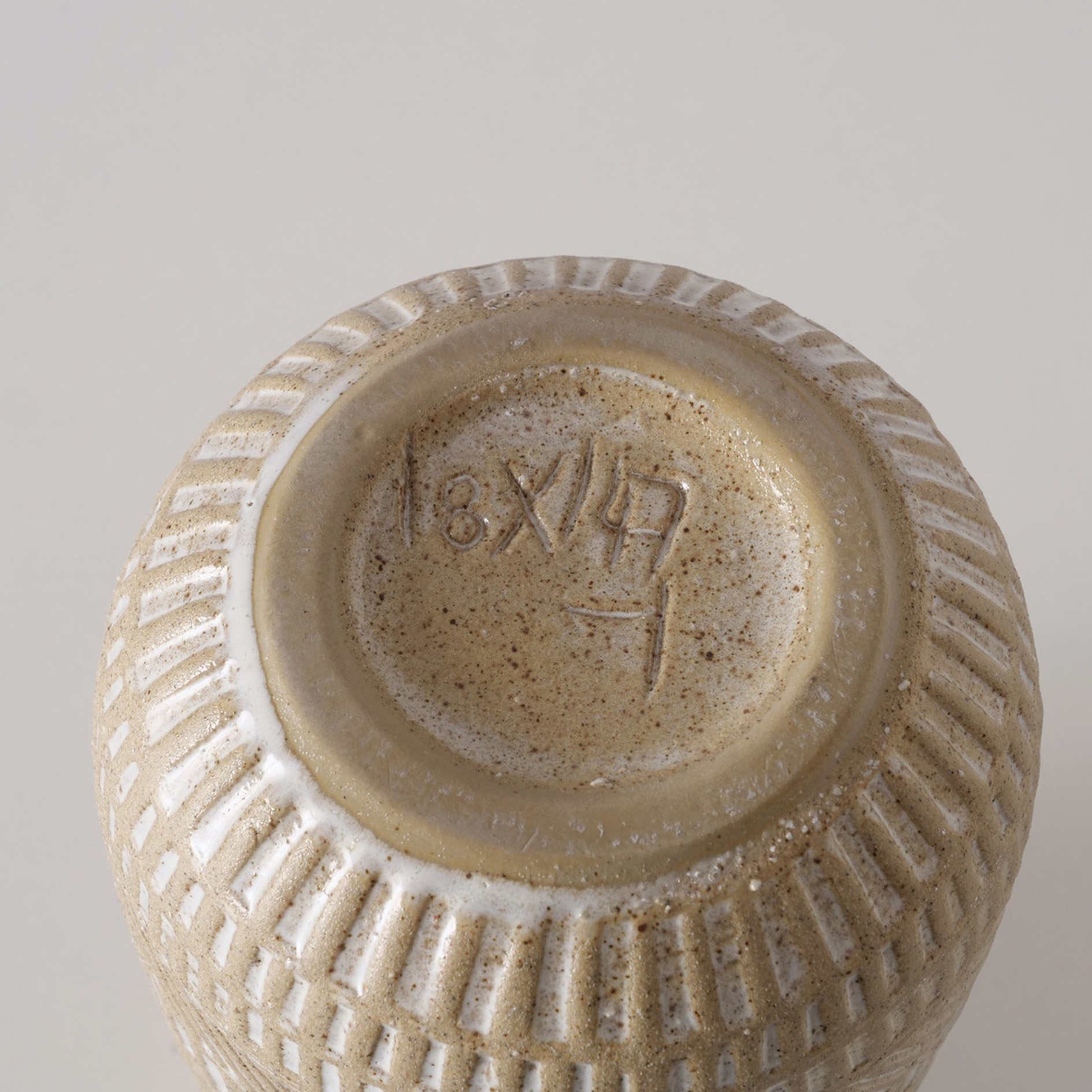 Vase - beige oder weiß - sortiert - Steingut