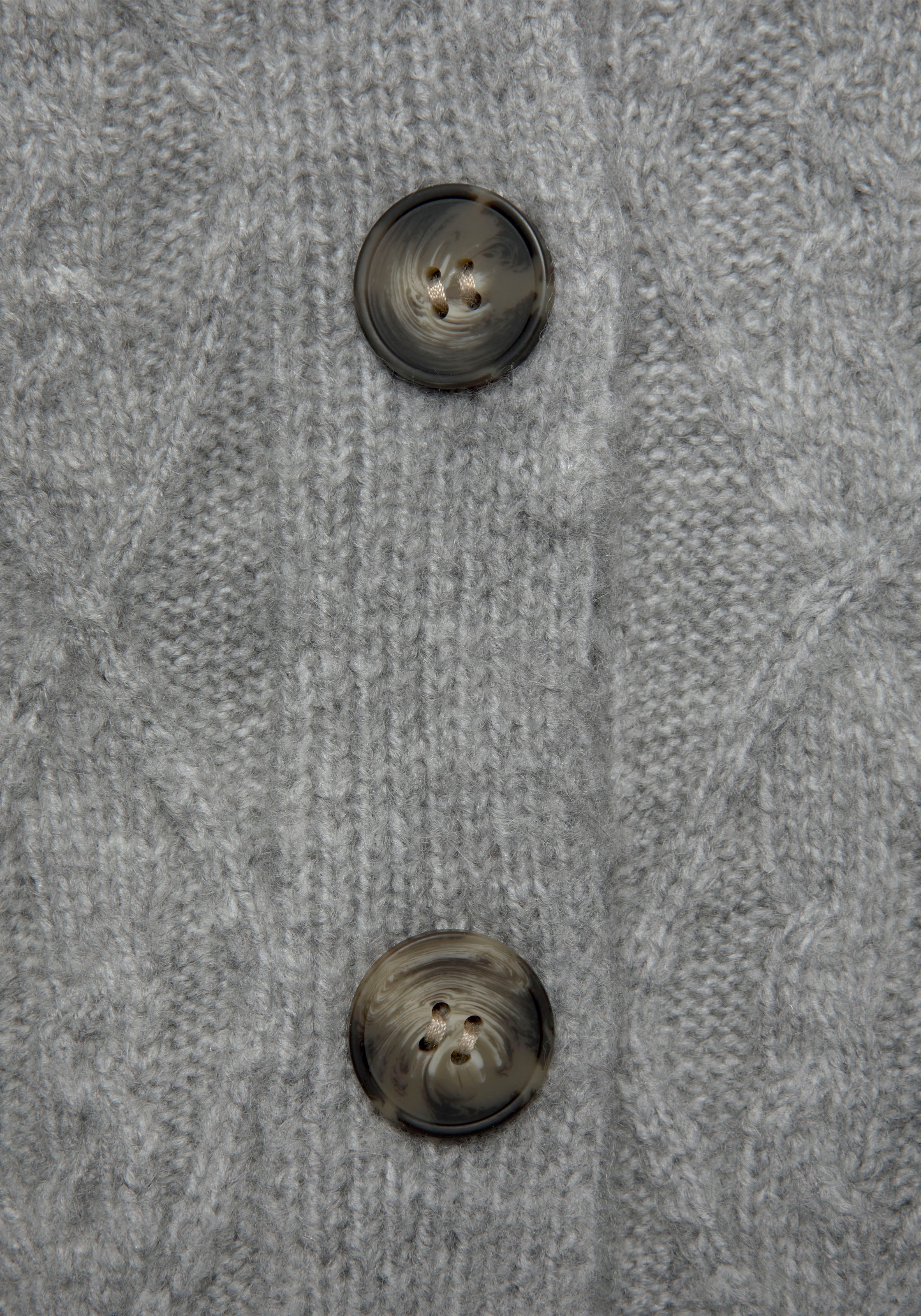 LASCANA Strickjacke , mit Zopfmuster, kuschelweicher Cardigan, lässig
