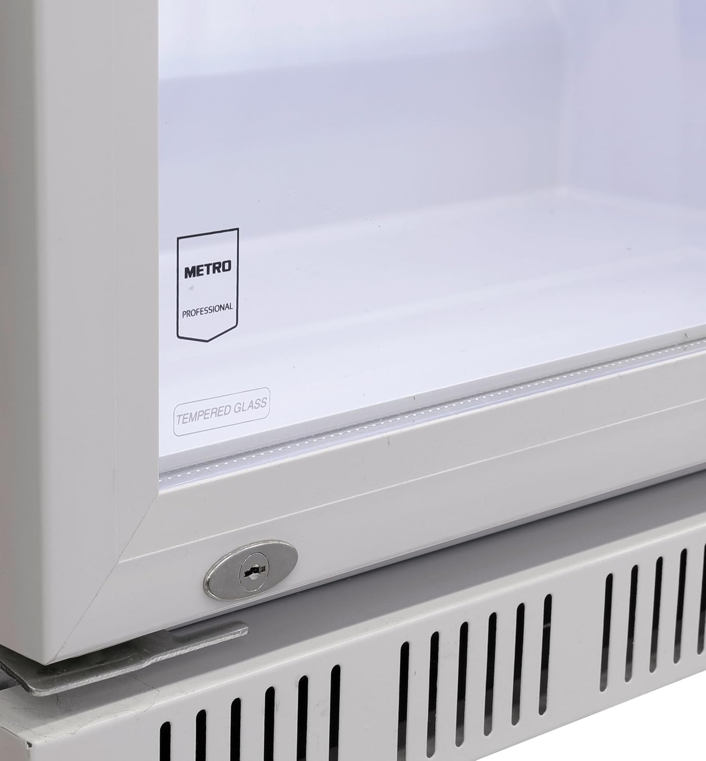 METRO Professional Getränkekühlschrank GSC2360, 62 x 63.6 x 175.3 cm, 347 L, LED-Beleuchtung, 4 verstellbaren Einlegeböden, Weiß