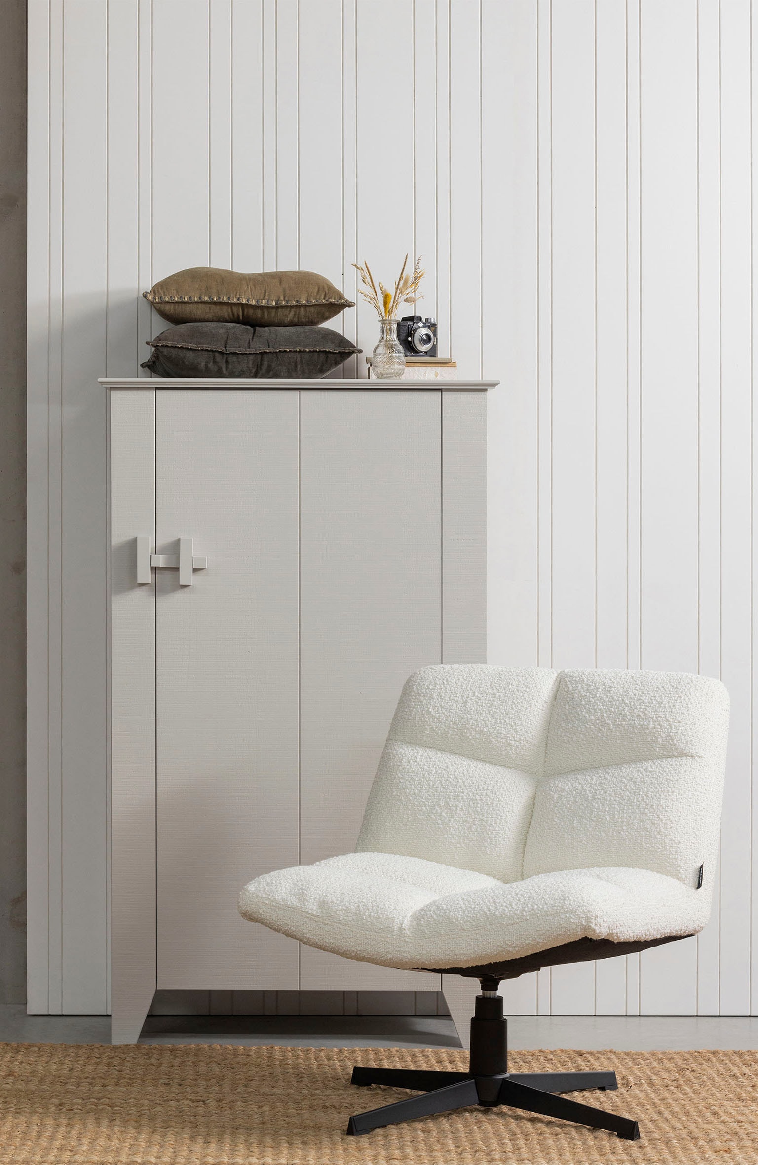 WOOOD Stauraumschrank »Gijs« Bauernschrank mit Griff, H 142 cm x B 85 cm