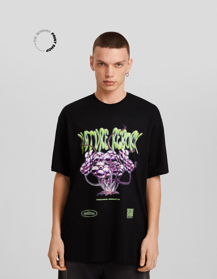 Camiseta Bershka Wearable Art com estampa e modelagem quadrada