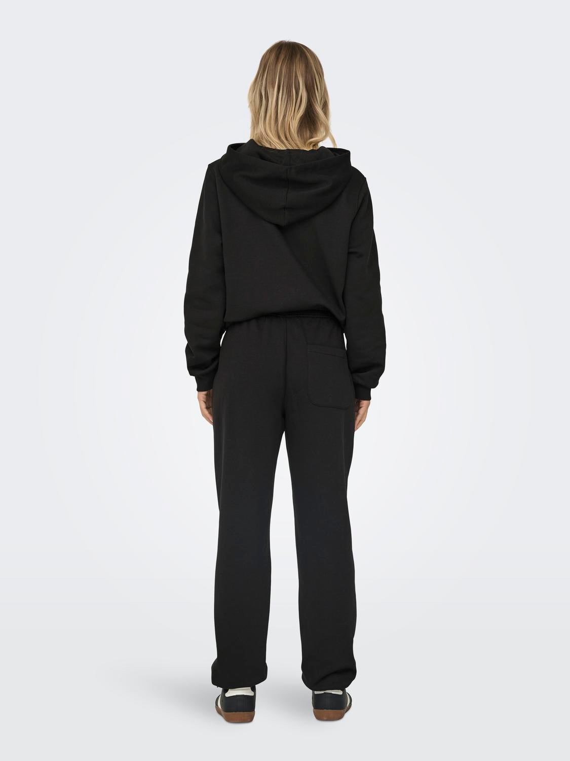 ONLBELLA Mittlere Taille Normal geschnitten Jogginghose Black