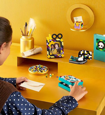 LEGO? DOTS - Hogwarts-skrivebordss?t 41811 - 856 Dele