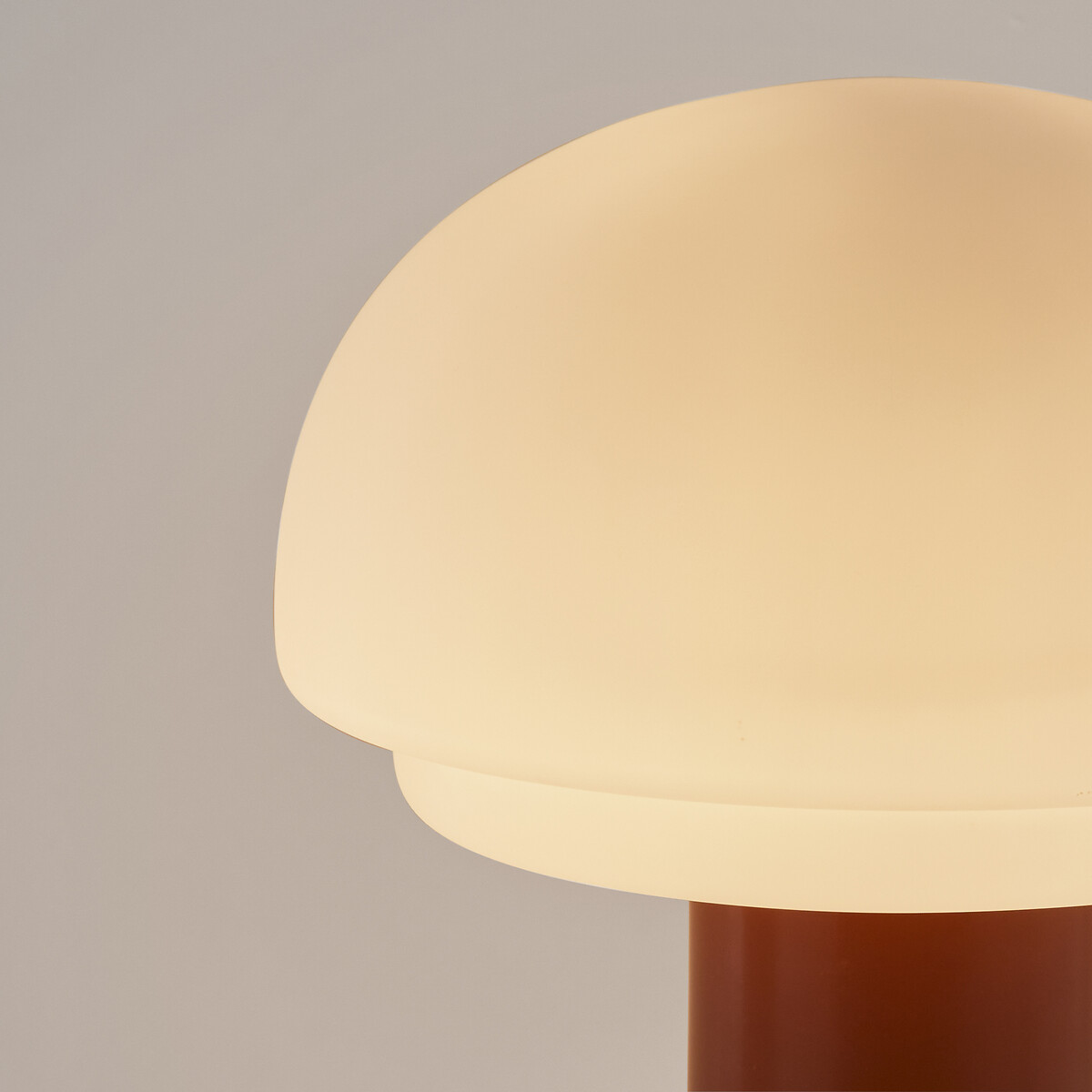 LA REDOUTE INTERIEURS<br>Luminária de vidro opalino e ferro H27.5 Agathilda