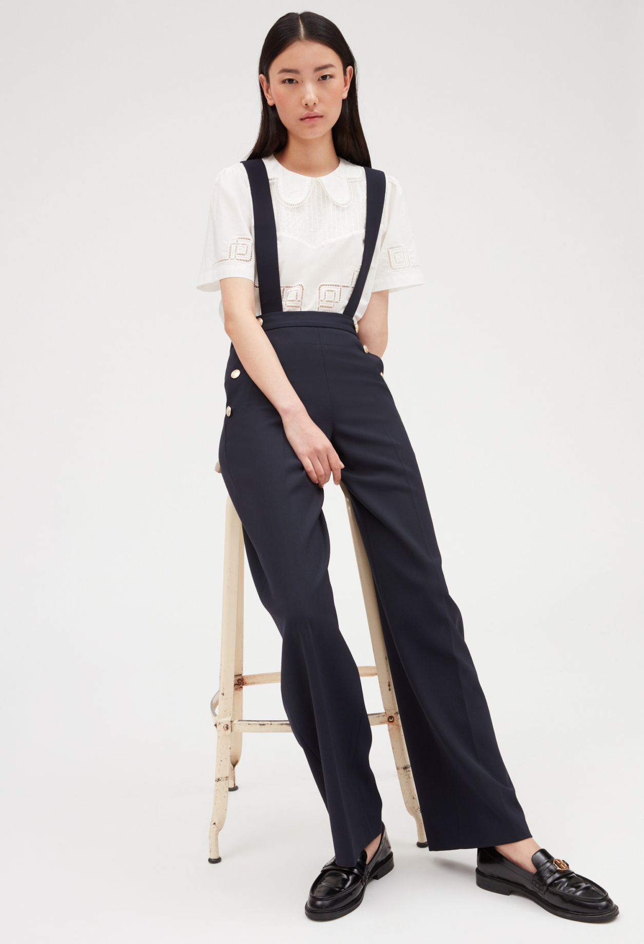 Pantalon marine &agrave; bretelles