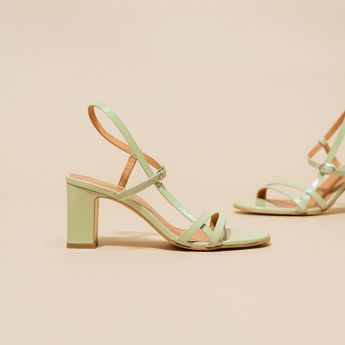 Sandales à talons et brides  en cuir brillant vert