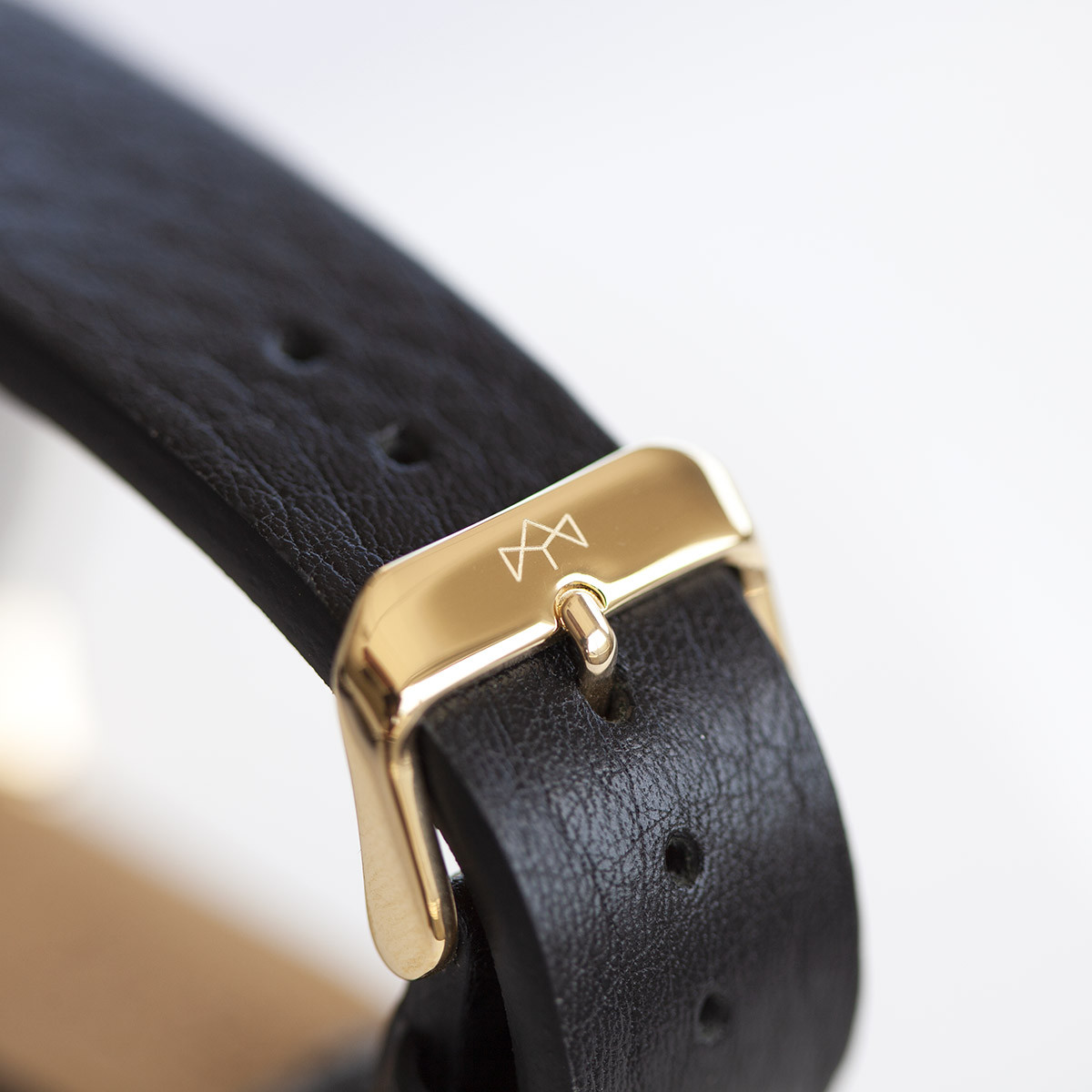 Montre homme coeur ouvert automatique acier doré bracelet cuir noir