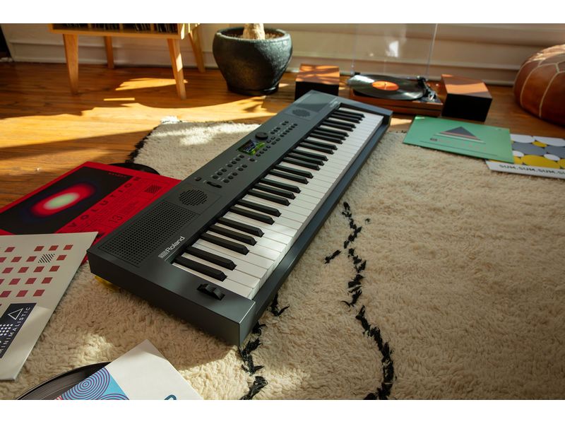 Roland Keyboard GO:KEYS 5 Graphite Keyboard mit 61 anschlagsdynamischen Tasten und Zen-Core Engine