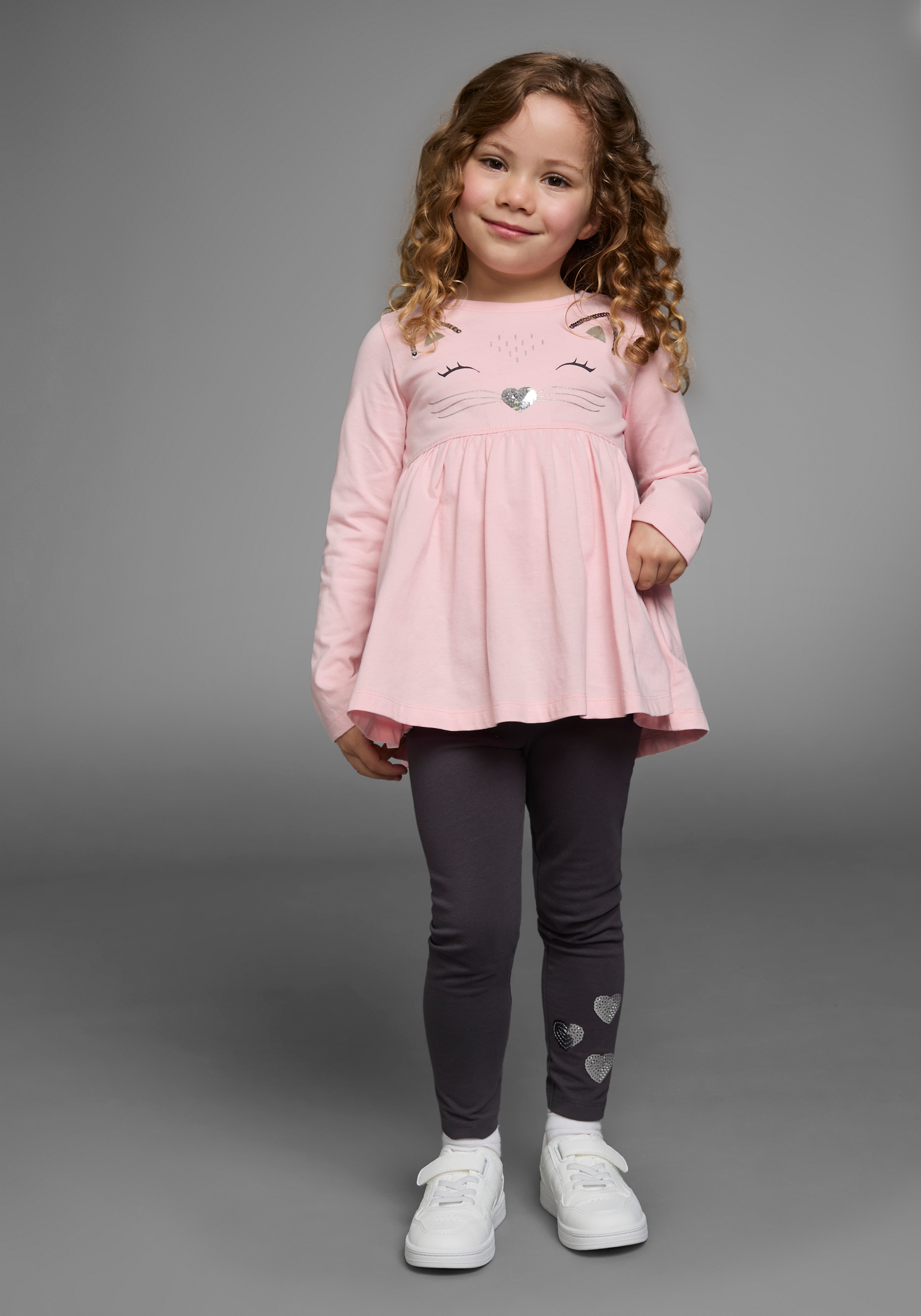 KIDSWORLD Langarmshirt & Leggings »2tlg. Set Shirt + Leggings mit schöner Paillettenapplikation«, 2 Süsses Outfit für kleine Mädchen