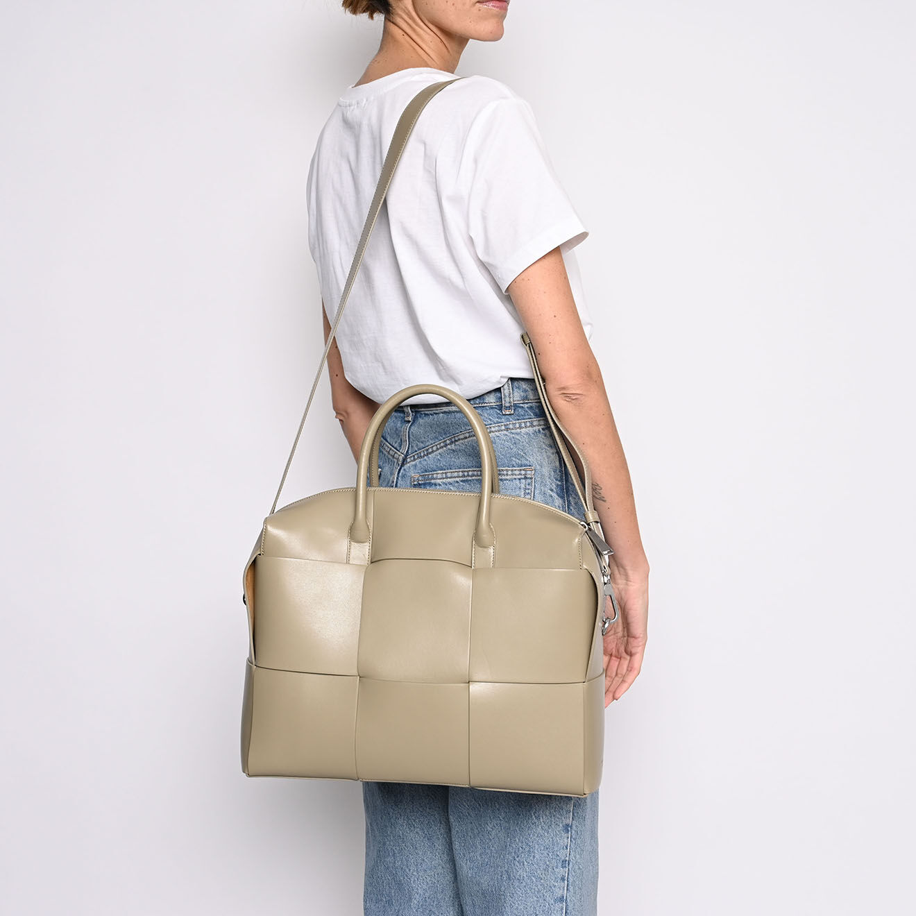 Bottega Veneta Sac bandoulière Serviette Arco en Cuir kaki - Neuf sans étiquette - L.36 cm