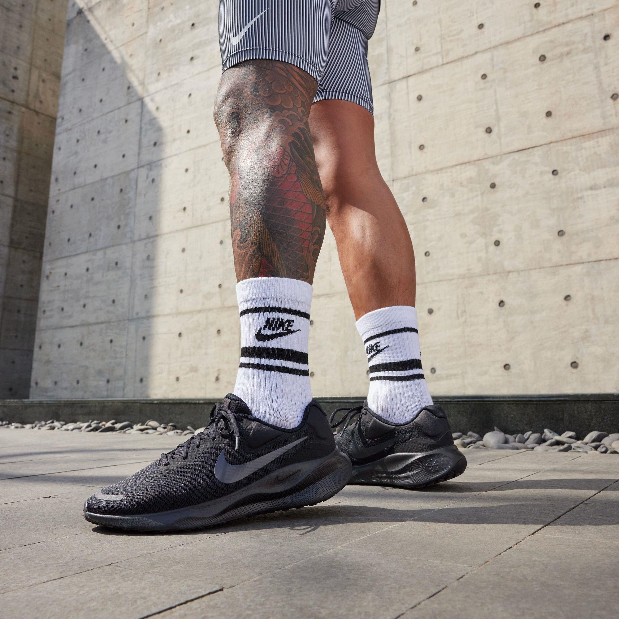 Nike Revolution 7 Mens Road Running Shoes