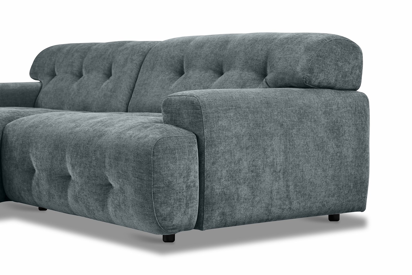 Bob sofa 1,5-seter med sjeselong venstre. Tekstil City 72 Blue Grey med sorte ben.