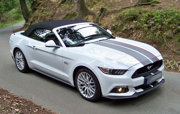 Ford Mustang fahren in Schweinfurt schenken