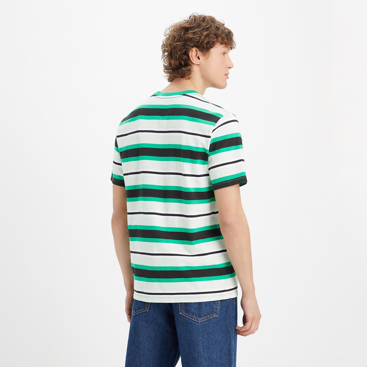Camiseta listrada folgada Levi's com gola redonda e bolso no peito.