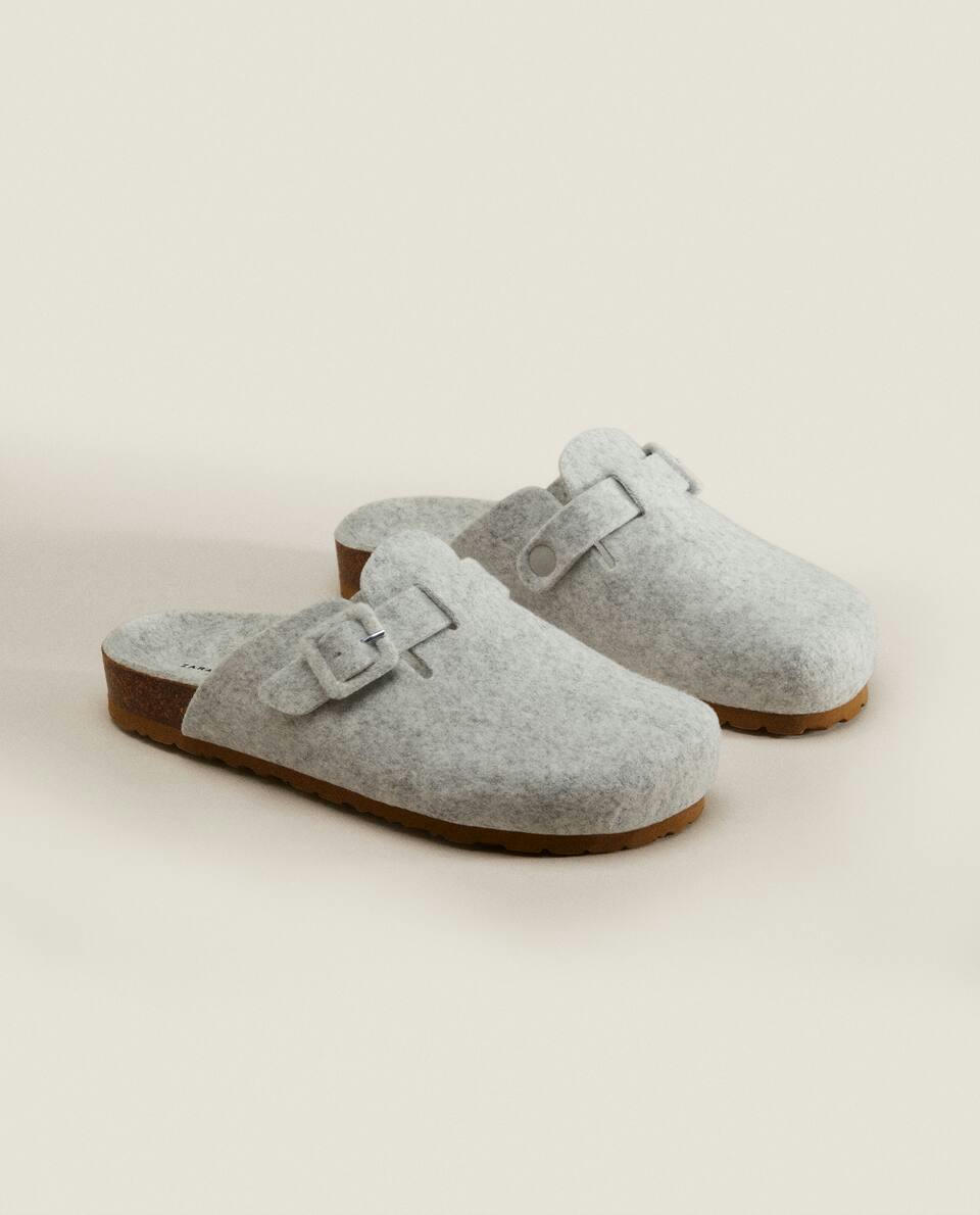 Chinelo Mule de feltro com fivela revestida
