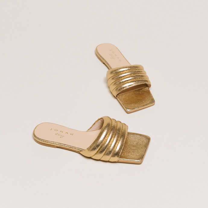 Mules à bouts carrés  en cuir craquelé doré