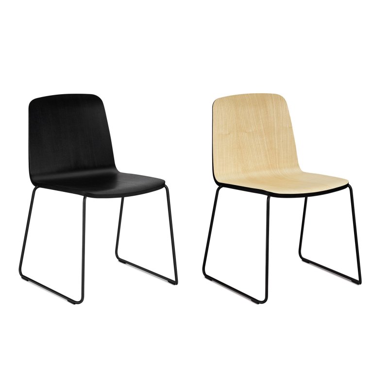 Normann Copenhagen Just Chair stoel met zwart onderstel zwart, zwarte afwerking