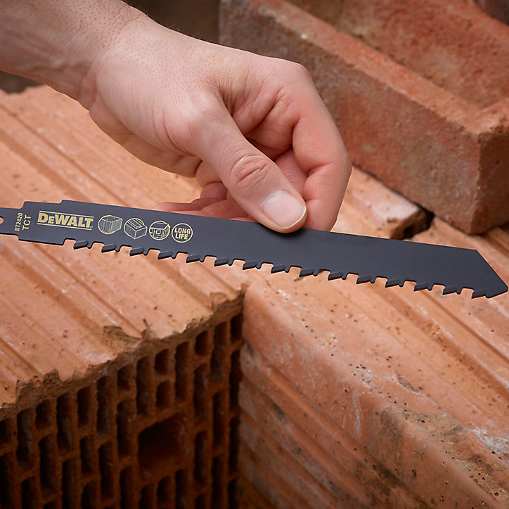 Lame de scie égoïne TCT DeWalt Béton, brique et fibrociment 240 mm