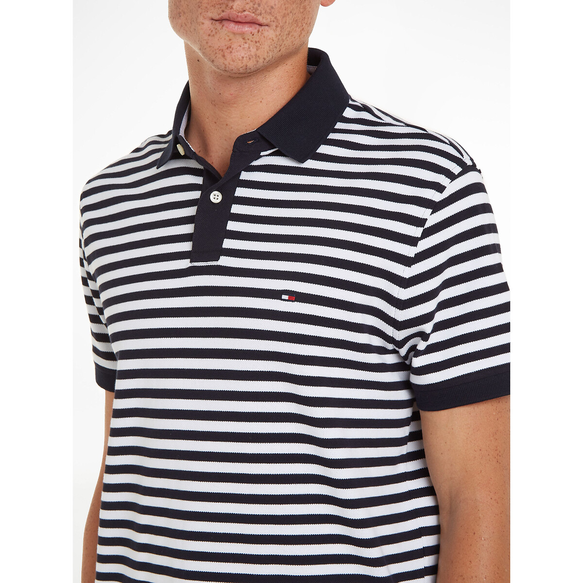 TOMMY HILFIGER<br>Polo reta em jersey stretch piqué