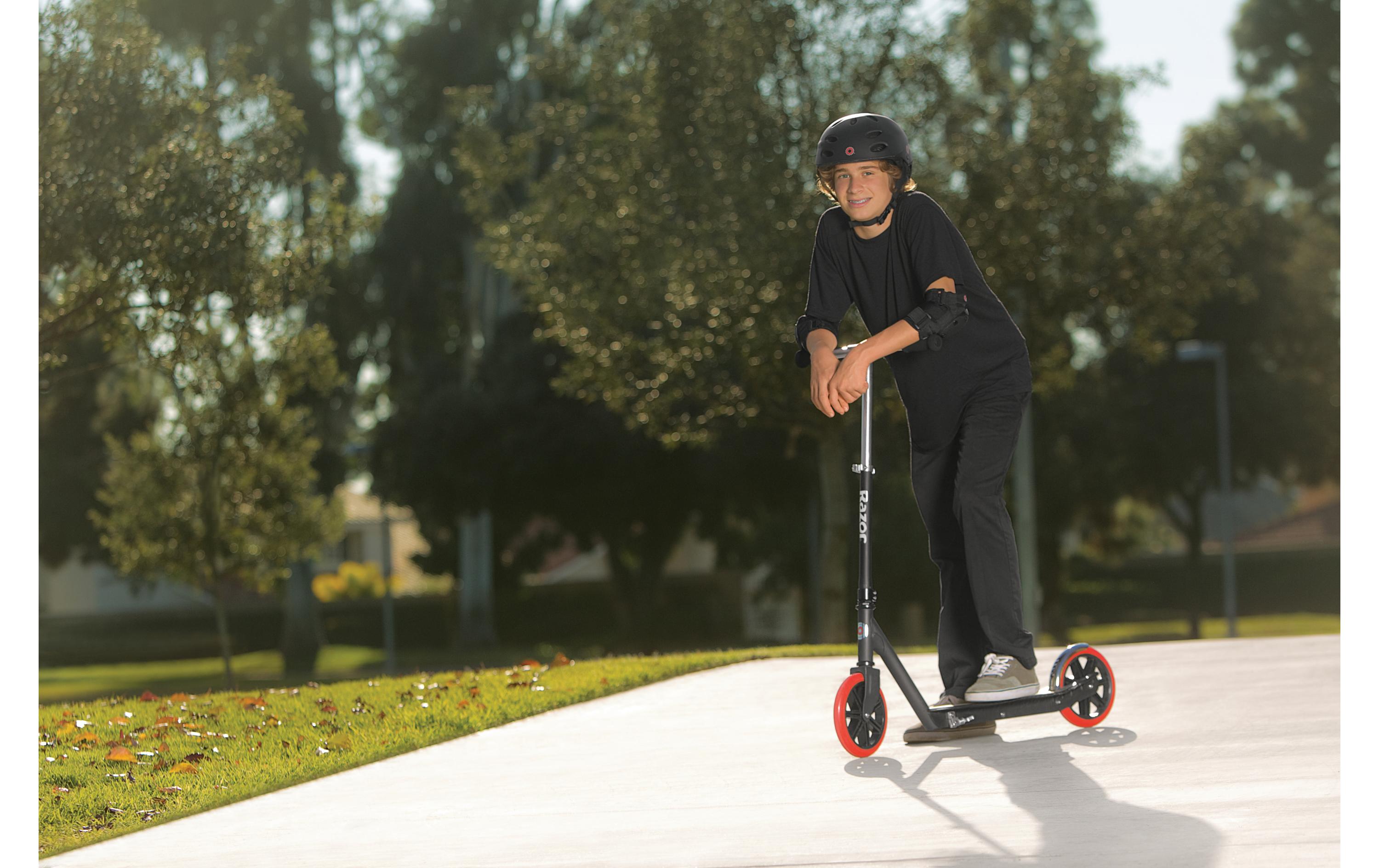 Scooter Carbon Lux, Schwarz 23LScooter