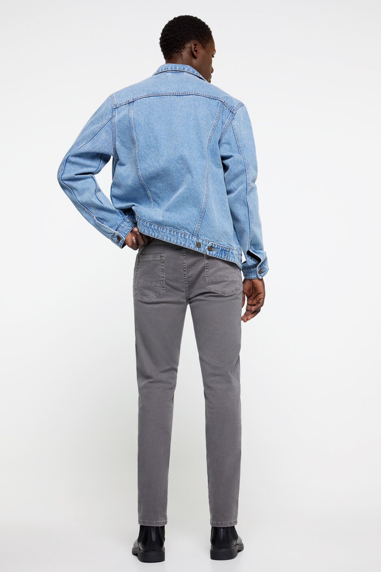 Calça skinny de cinco bolsos