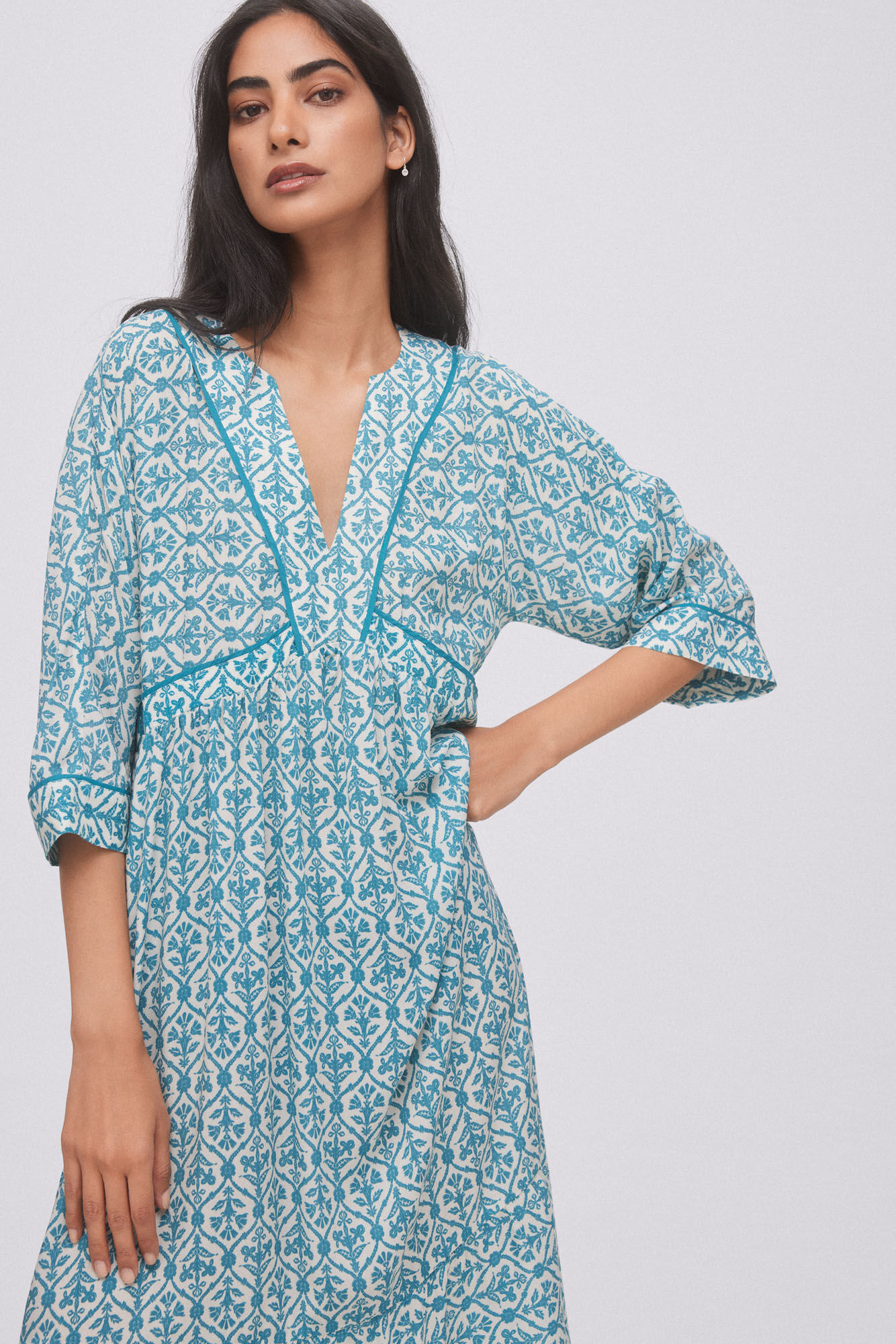Vestido túnica com estampa geométrica. - Turquesa