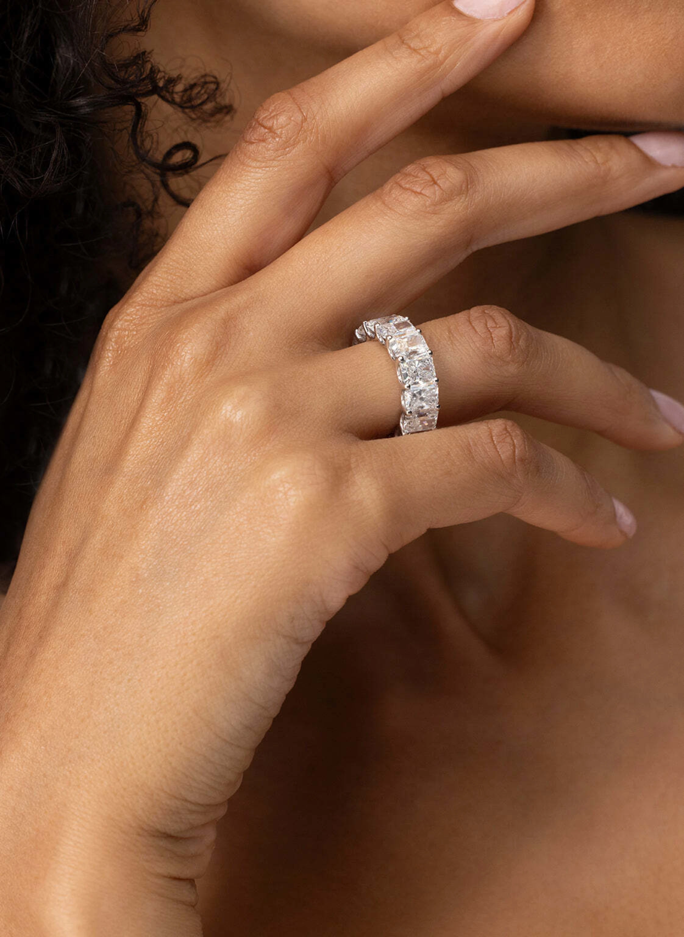 VEYNOU Ring CELESTE ETERNITY aus 18 Karat Weißgold und 12,50ct. lab-grown Diamanten
