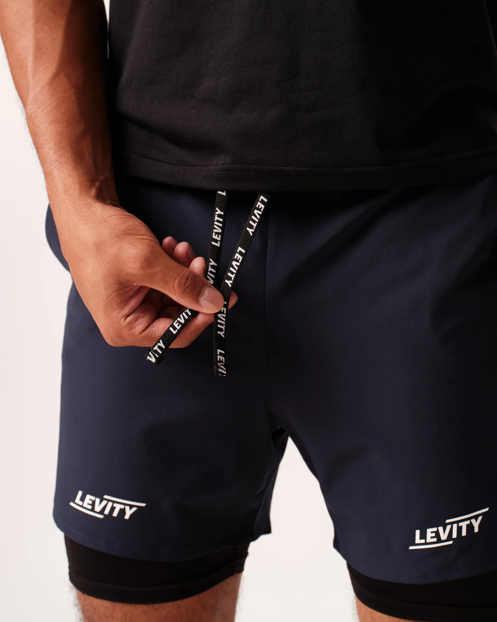 LEVITY Hybrid 2-1 Pocket Shorts M Blue Navy