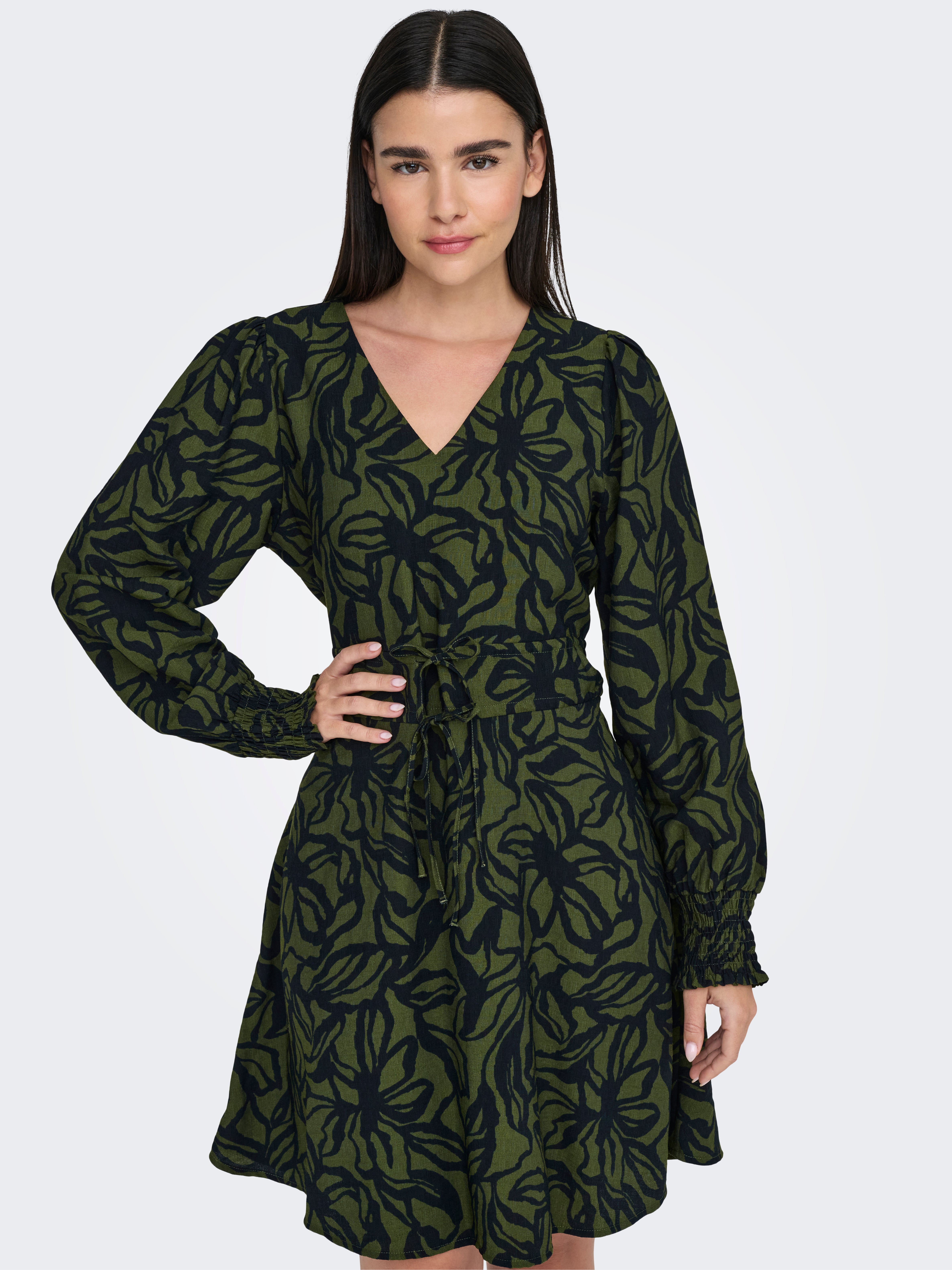 ONLTHARA Kurzes Kleid Rifle Green