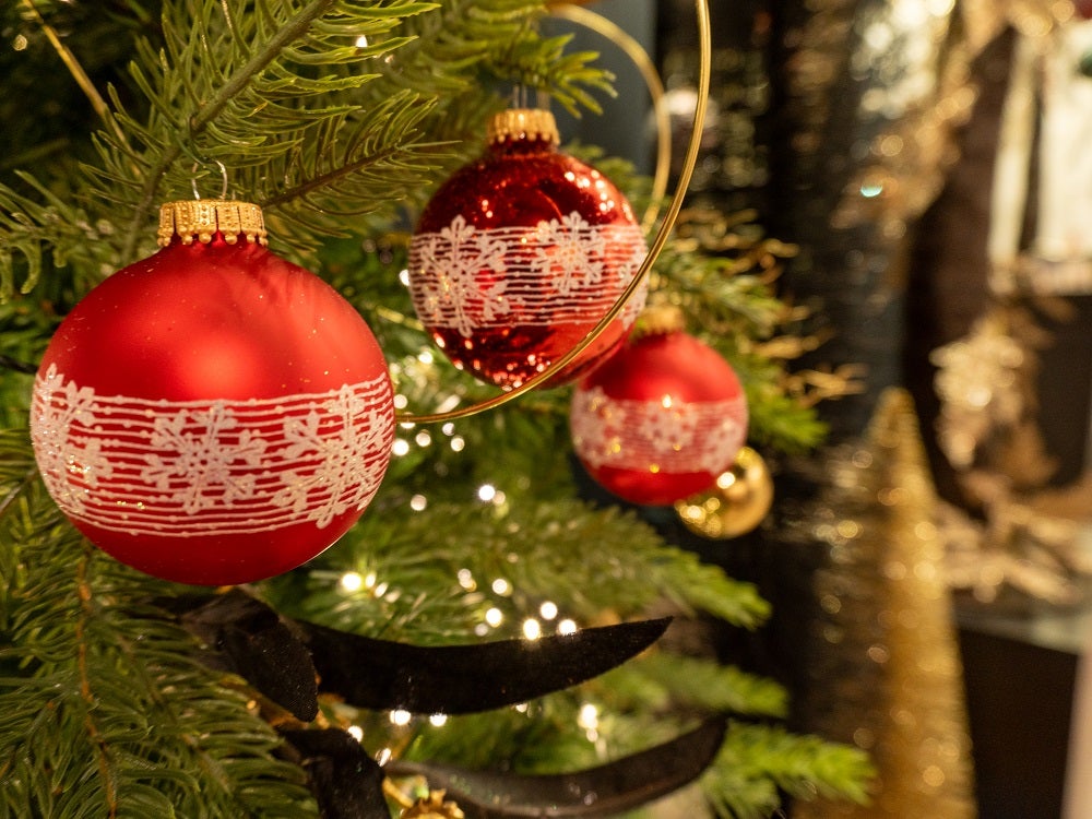 Rode glanzende/matte glazen bal van 7 cm met sneeuwvloklintdecoratie, 4 stuks, kerstballen, kerstversieringen, kerstversieringen voor de kerstboom
