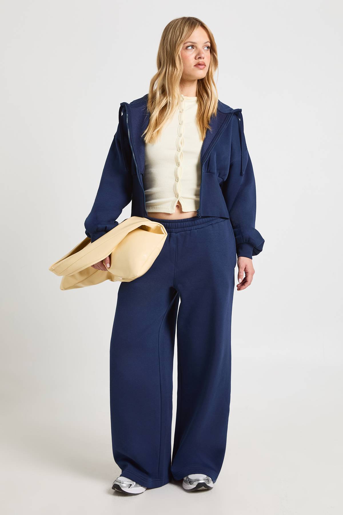 boohoo Ensemble De Jogging Court Avec Sweat À Casynthétiqueche Zippé Et Taille Cintrée Petite