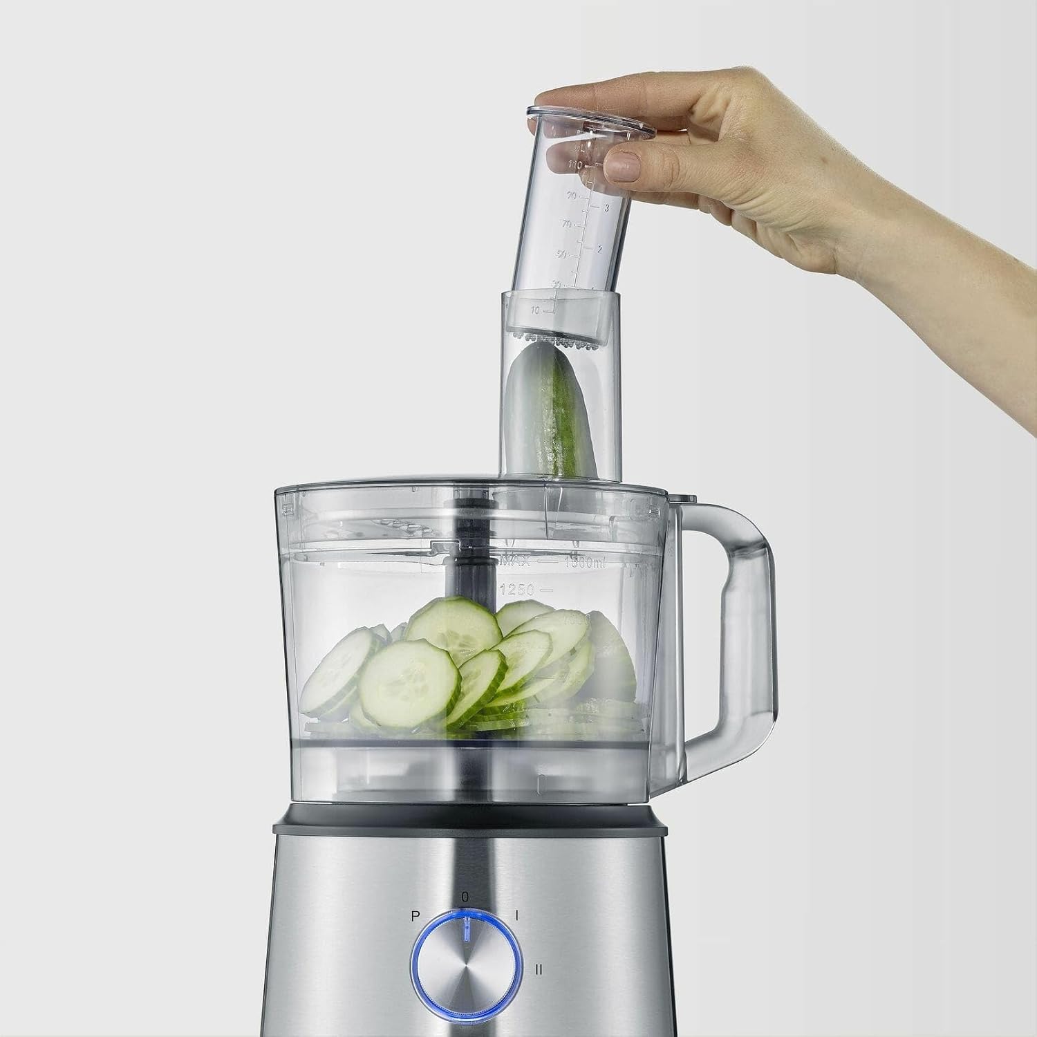 SEVERIN Robot de cuisine avec balance intégrée, robot ptissier pour 3 kg de pte ou 5,5 L, robot ménager robuste avec crochet à pétrir, batteur plat et fouet, 1 000 W, noir, KM 3898