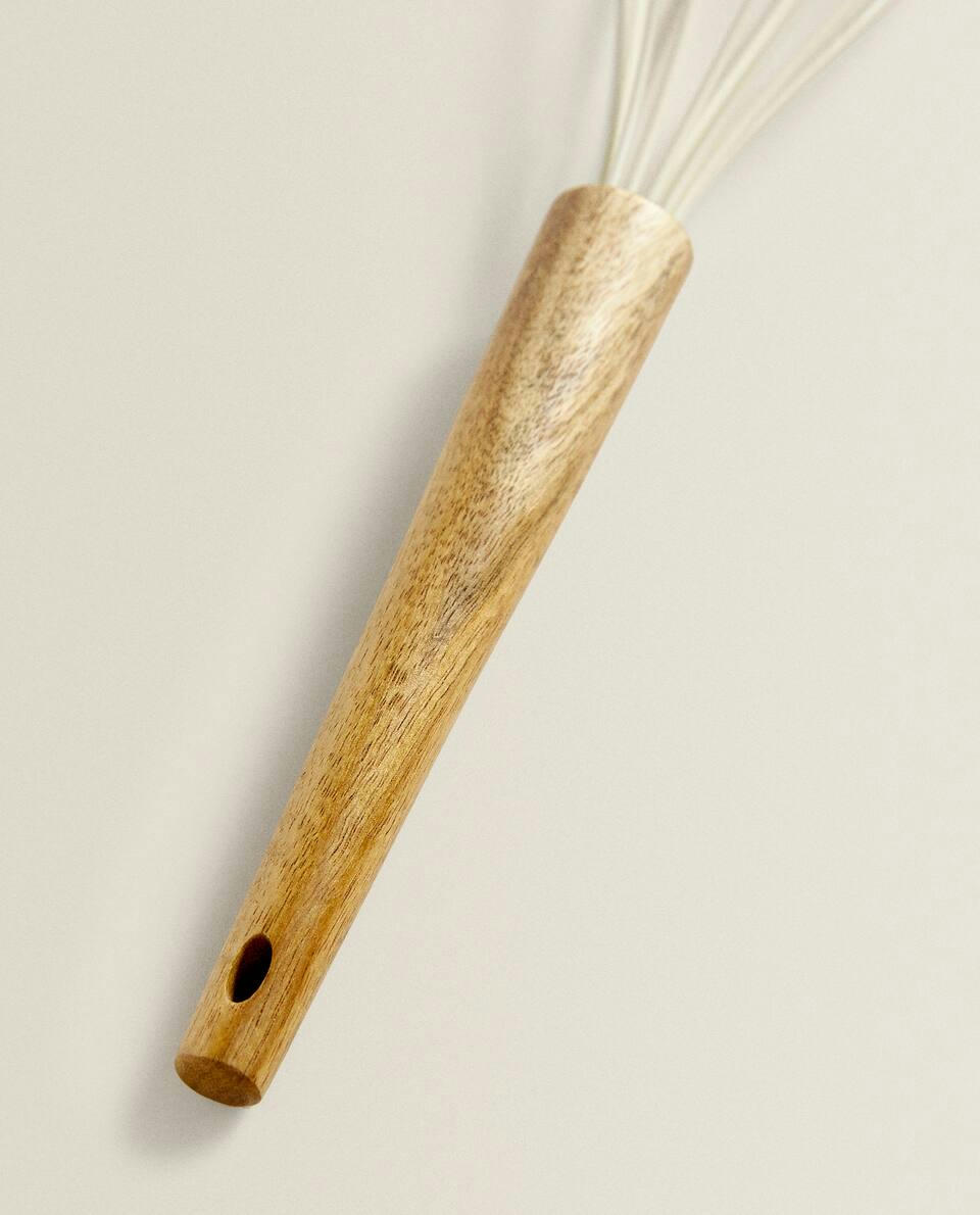 BATEDOR DE SILICONE E MADEIRA