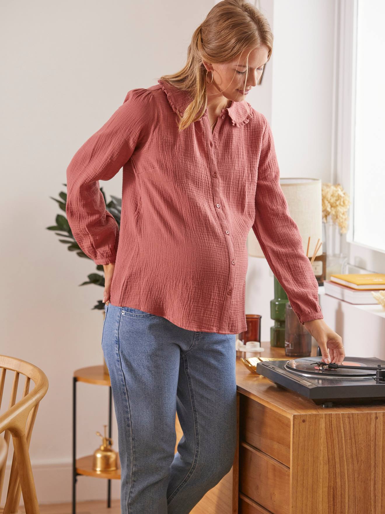 Camisa de maternidade e amamentação lisa em chiffon de algodão vermelho escuro