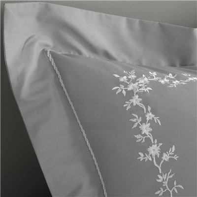 Linge de lit percale fleurs brodées et torsades - BECQUET CRÉATION