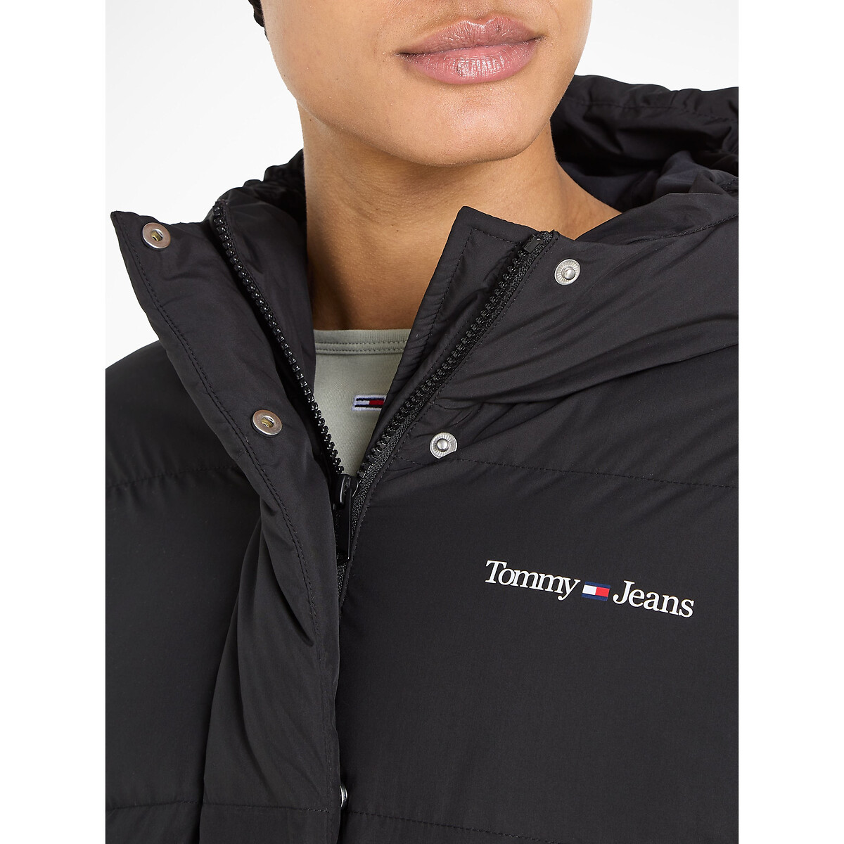 TOMMY JEANS<br>Jaqueta curta de plumas com capuz e cinto