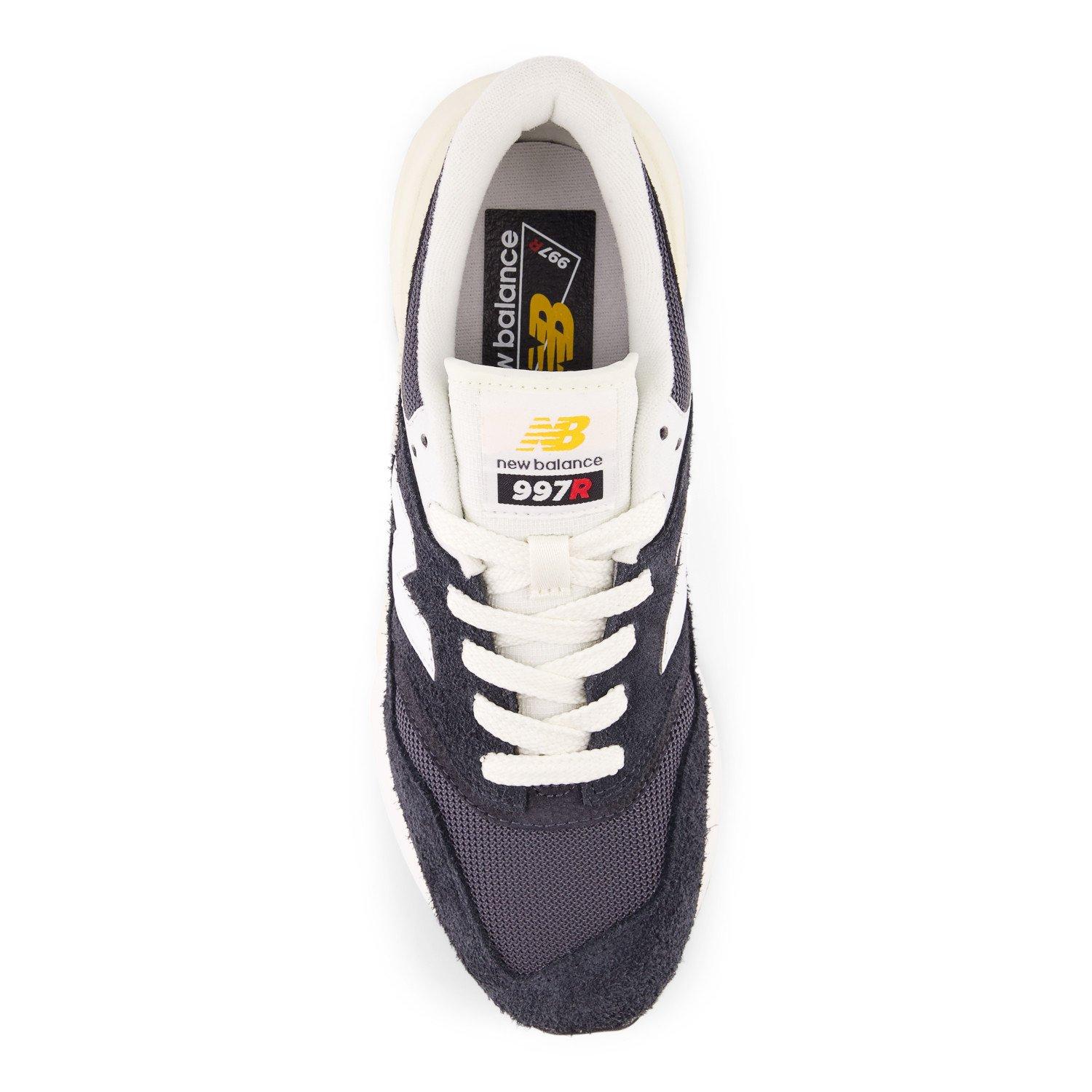New Balance 977R Trainers