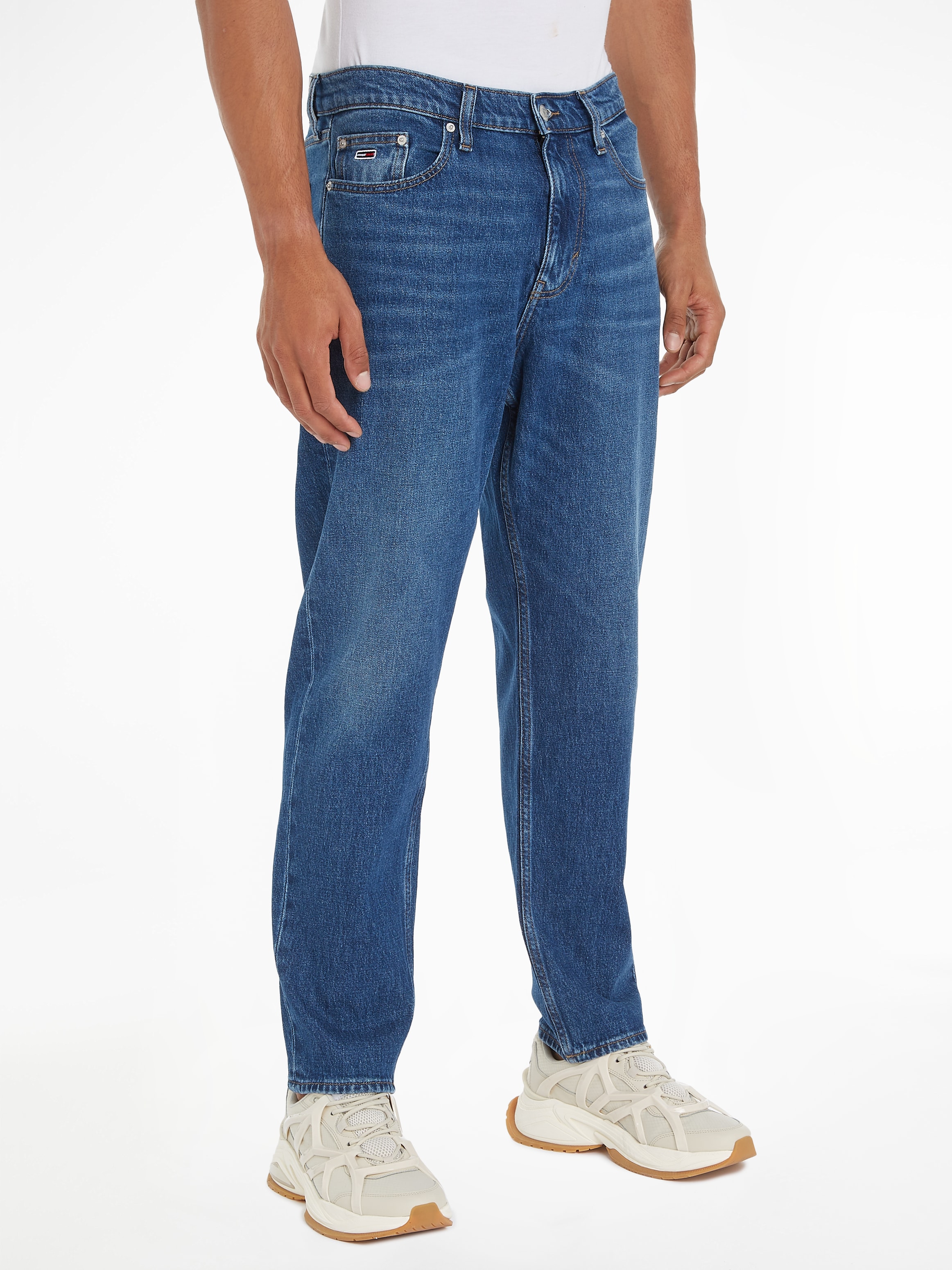 Tommy Jeans Gerade Jeans »Isaac Relaxed Tapered«, Relaxed‑Fit‑Jeans mit konisch zulaufendem Bein