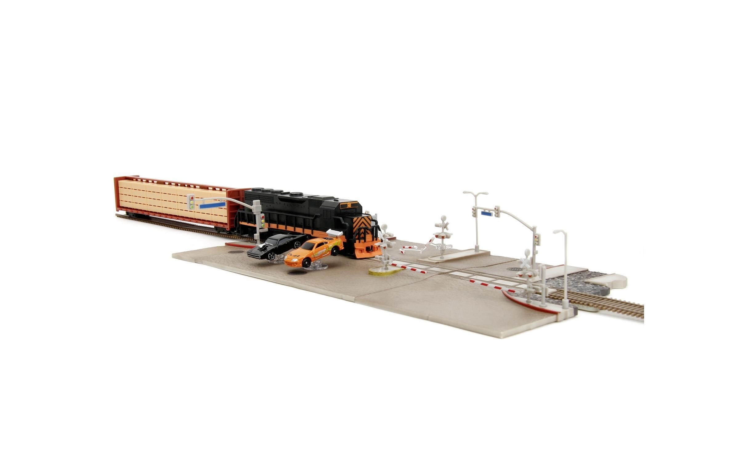 Fast & Furious Diorama Train Scene mit 2 Nano CarsFast & Furious Bahnübergang Diorama mit zwei Modellautos