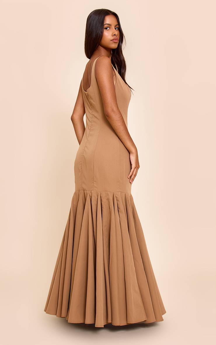 Taupe Robe Maxi À Volants Avec Détails De Coutures Petite