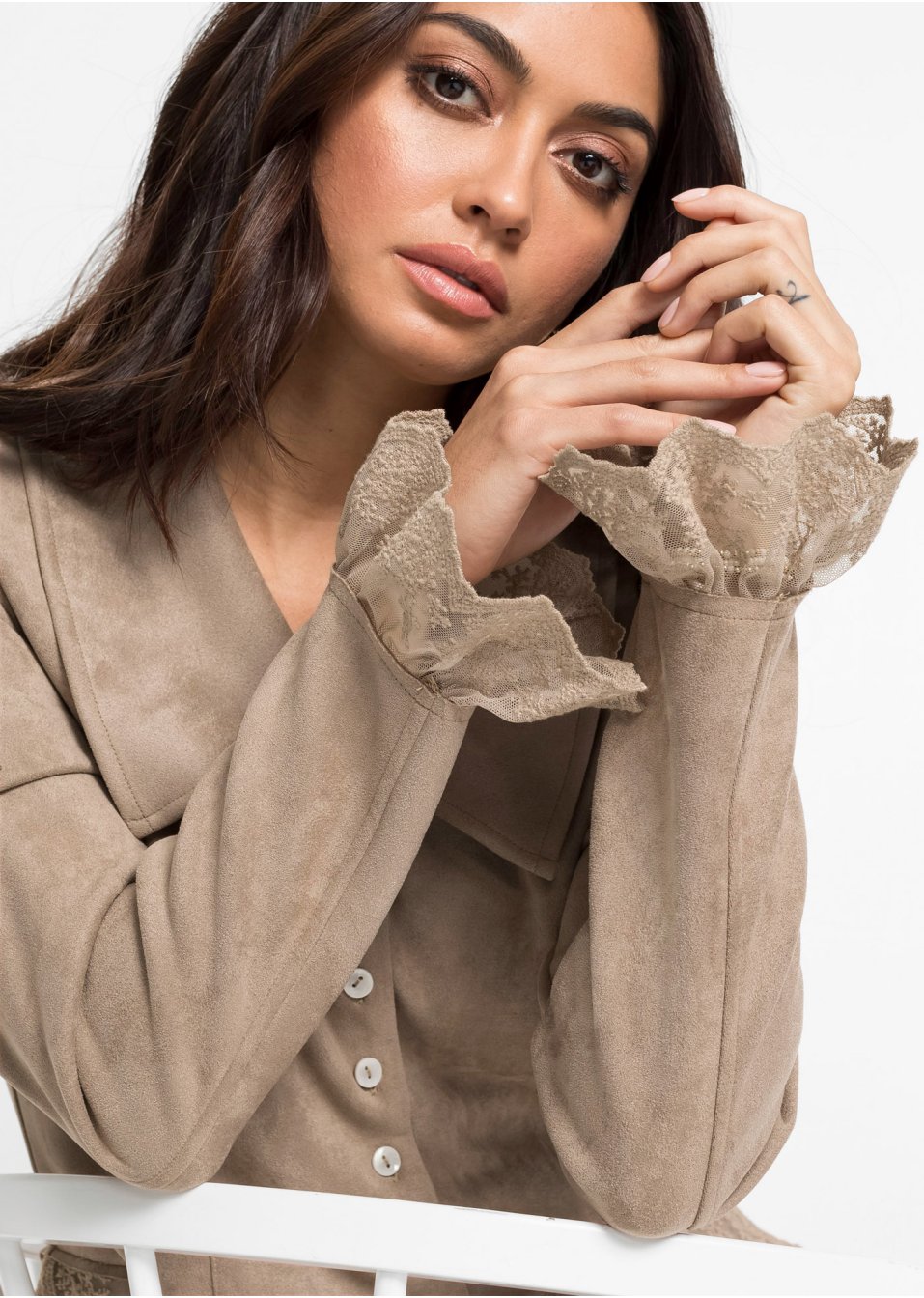 Veste originale à empiècements dentelle