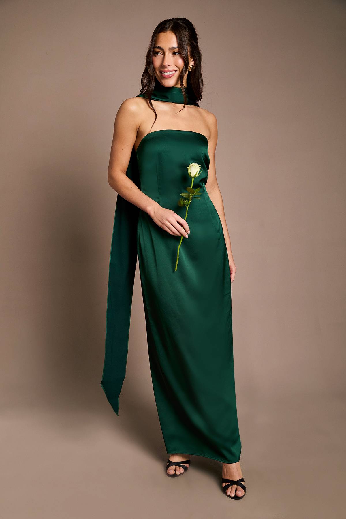 Oasis Robe Longue De Demoiselle D'honneur Émeraude En Satin À Bustier Avec Foulard