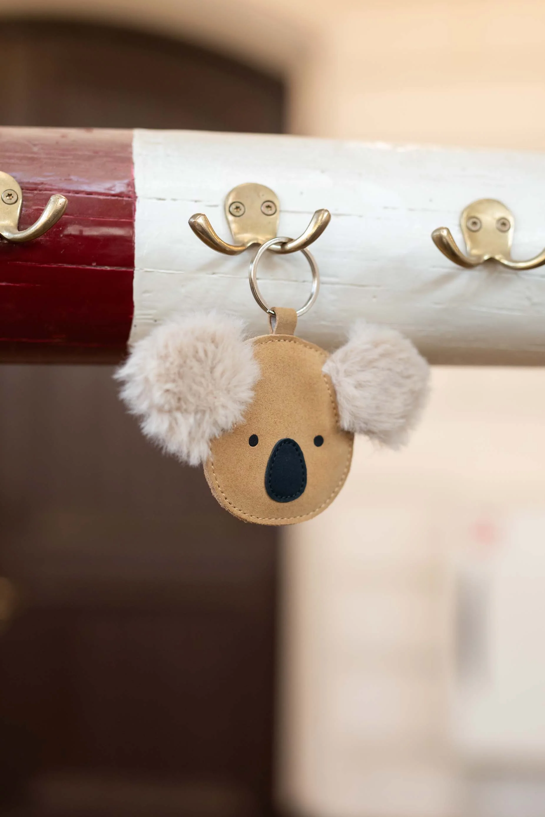 Pouty Chain | Fluffy Koala | Sand Suede