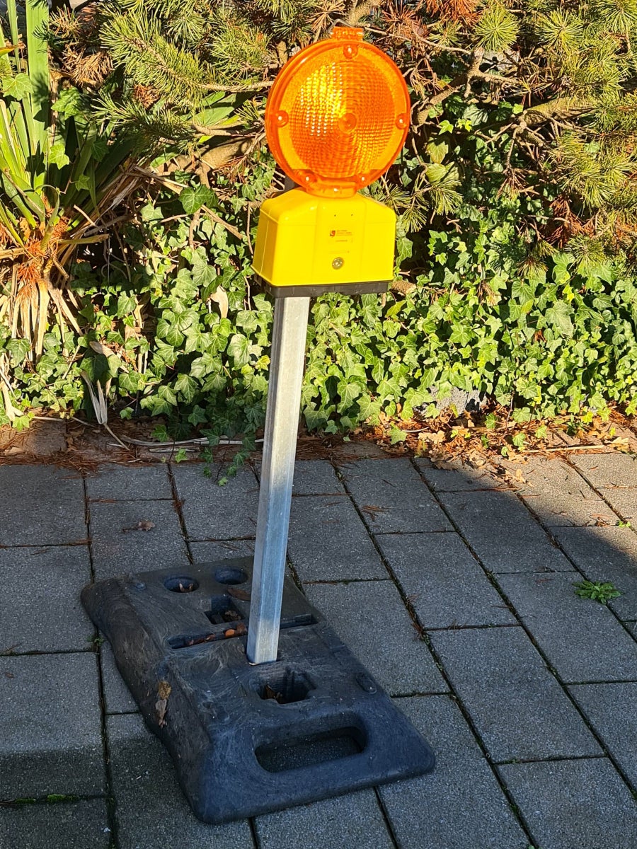 Bouwplaatsverlichtingsset UVWARN waarschuwingslampen geel met batterijen (High Power) / Set B met 50 Ah / 2 lampen + 2 batterijen