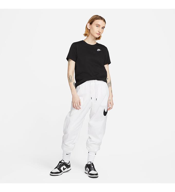Nike Women Sportswear Club Essentials T-Shirt