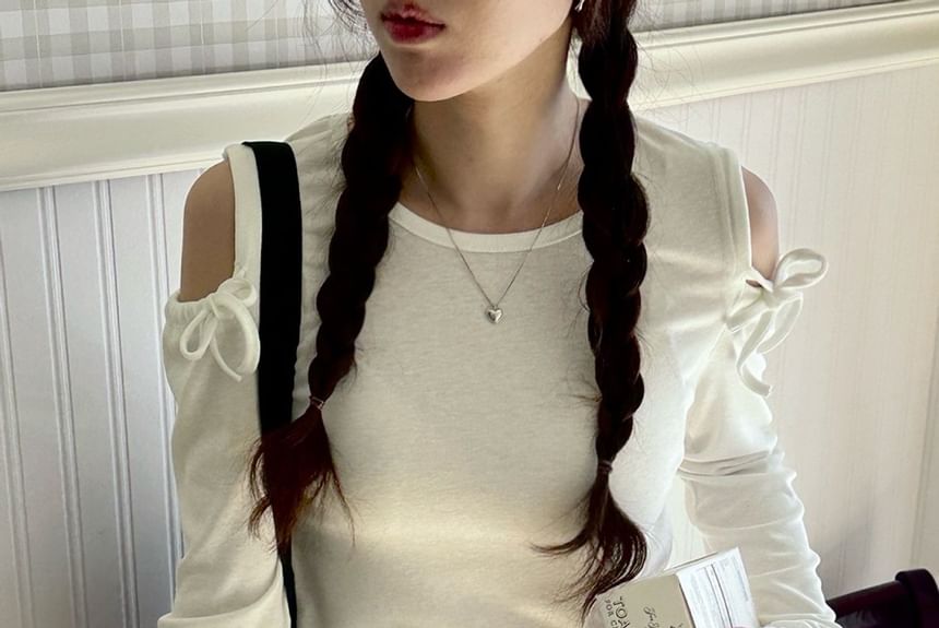 SeoulPop - Slim-fit top met lange mouwen en blote schouders en strik