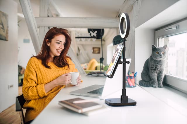 Digip Shine smartphonestander og LED-ringlys