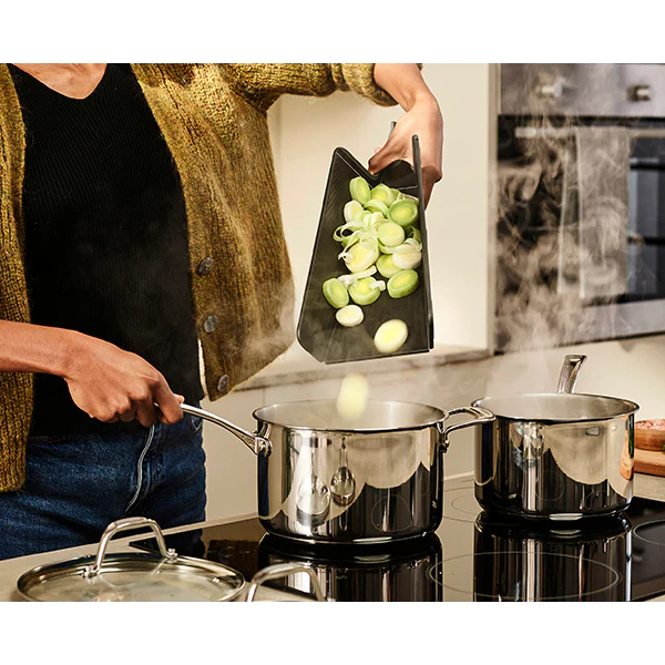 Planche à découper pliable Chop2pot Plus noire Joseph Joseph