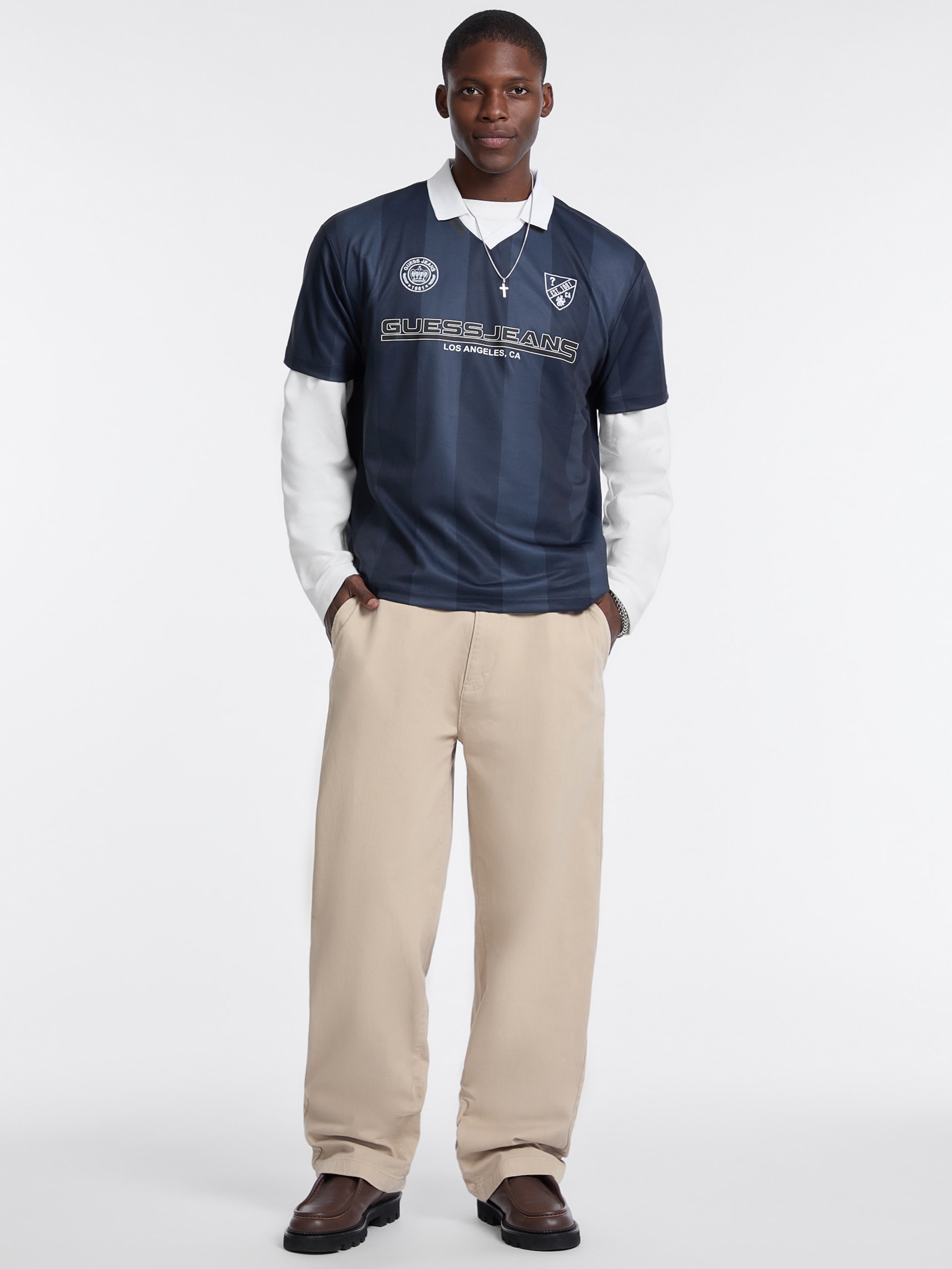 Polo com o logotipo do futebol